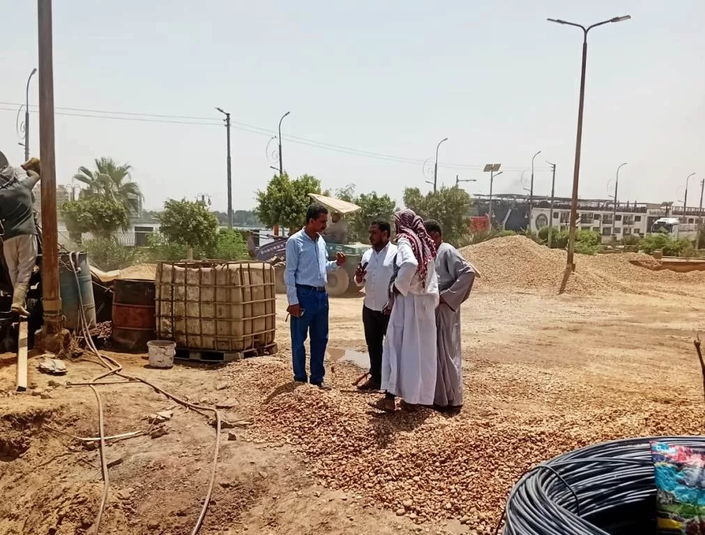 تكثيف أعمال إزالة التعديات ورفع الإشغالات والنظافة والمتابعة الميدانية لمشروعات الخطة الإستثمارية بمدن كوم أمبو وإدفو وأسوان 15 - جريدة المساء