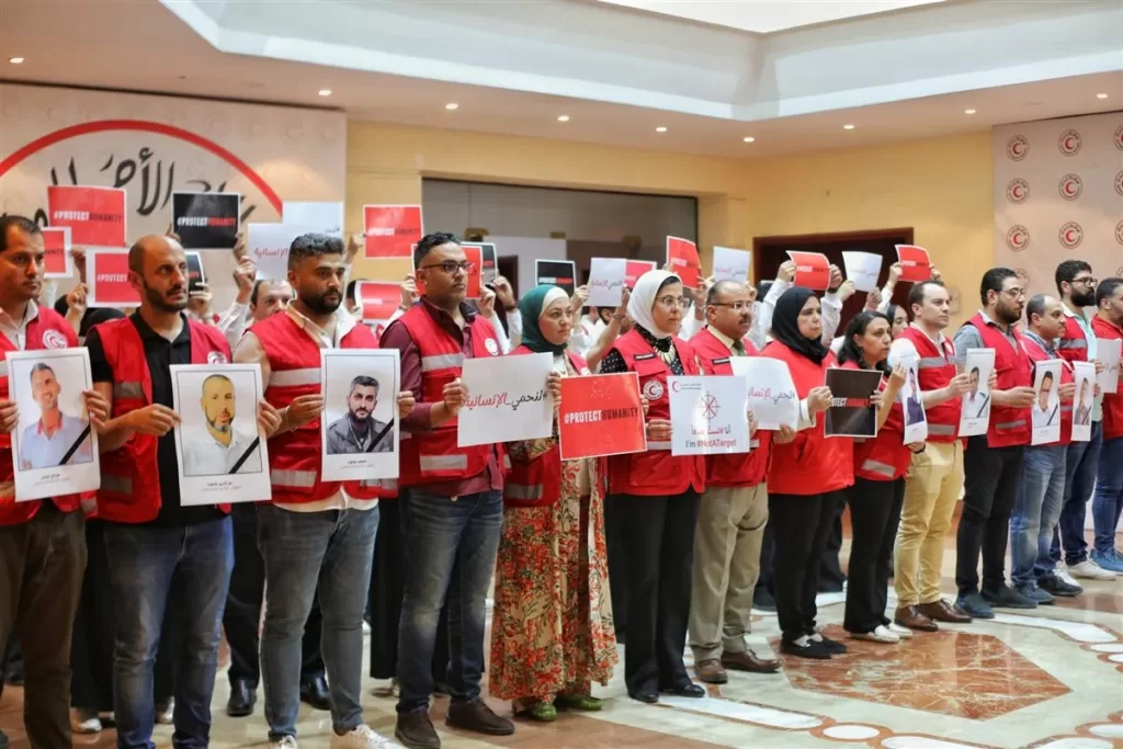 الهلال الأحمر المصرى يتضامن مع شهداء الإسعاف.. ودعوات لتحقيق دولي في استهداف الطواقم الطبية 24 - جريدة المساء الهلال الأحمر المصرى يتضامن مع شهداء الإسعاف.. ودعوات لتحقيق دولي في استهداف الطواقم الطبية 23 - جريدة المساء