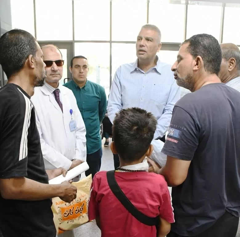 محافظ أسوان يطمئن على تقديم الخدمات الطبية والعلاجية للمواطنين بمستشفى الباطنة .. ويستمع لمطالب الحالات المرضية .. ويوجه لتلبيتها لتخفيف أى معاناة عن كاهلهم 26 - جريدة المساء محافظ أسوان يطمئن على تقديم الخدمات الطبية والعلاجية للمواطنين بمستشفى الباطنة .. ويستمع لمطالب الحالات المرضية .. ويوجه لتلبيتها لتخفيف أى معاناة عن كاهلهم 25 - جريدة المساء