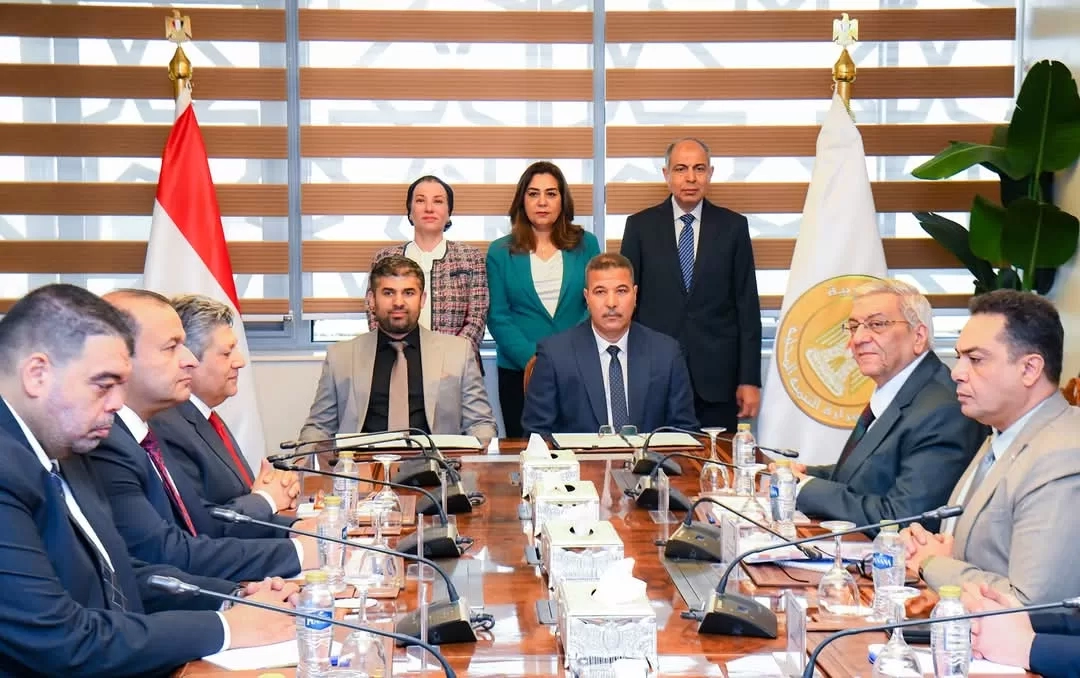 ▪︎وزيرتا البيئة والتنمية المحلية ومحافظ المنيا يشهدون توقيع عقد إدارة وتشغيل مصنع تدوير المخلفات البلدية بمركز العدوة 18 - جريدة المساء