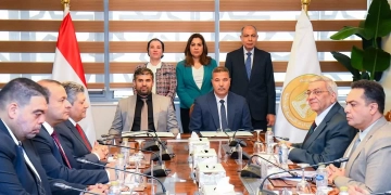 ▪︎وزيرتا البيئة والتنمية المحلية ومحافظ المنيا يشهدون توقيع عقد إدارة وتشغيل مصنع تدوير المخلفات البلدية بمركز العدوة 1 - جريدة المساء