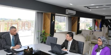 محافظ أسوان يبحث مع صندوق مكافحة الإدمان تكثيف الجهود العلاجية والتوعوية بالمحافظة 1 - جريدة المساء