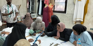 محافظ أسوان يتابع جهود مديرية العمل لتنظيم البرامج التدريبية المجانية للشباب والفتيات بمركز التدريب المهنى بالمحمودية 1 - جريدة المساء