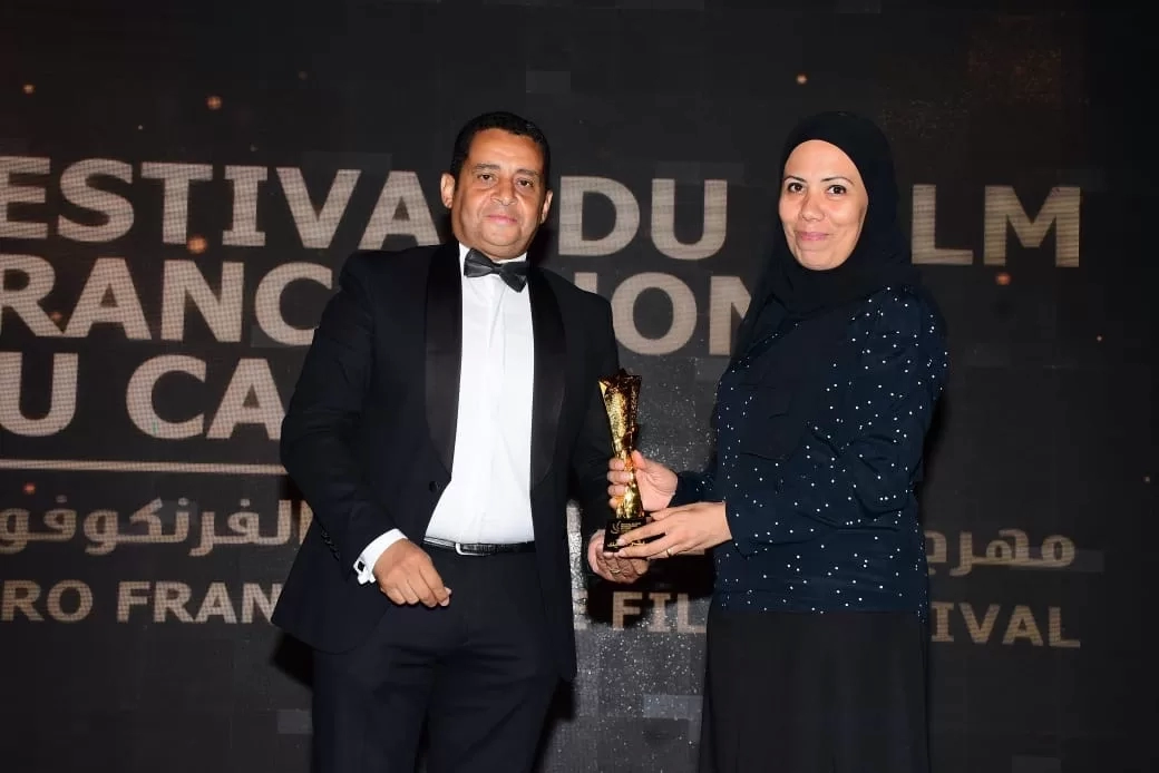 ابنة الكاتب بشير الديك تتسلم جائزة والدها فى ختام الدورة الخامسة لمهرجان القاهرة للسينما الفرنكوفونية 19 - جريدة المساء