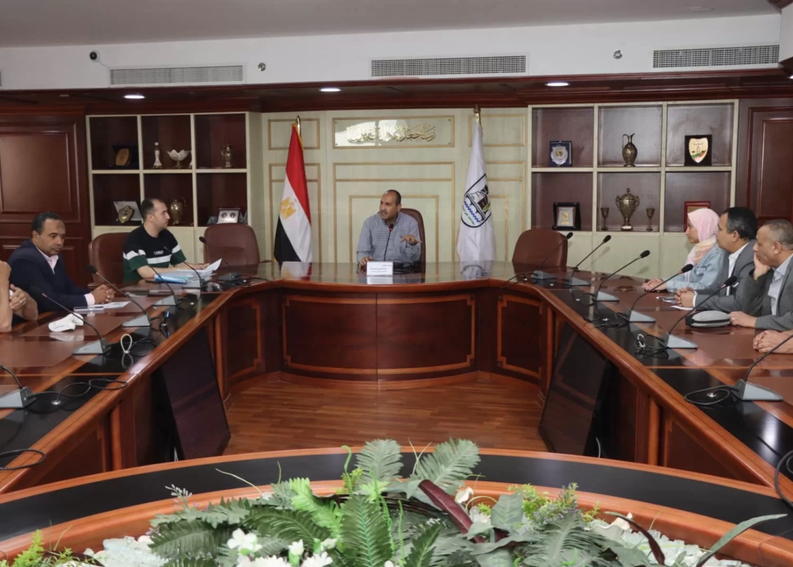 السكرتير العام المساعد ببني سويف  يناقش عددا من الملفات والموضوعات خلال اجتماع لجنة  المنشآت الآيلة للسقوط 15 - جريدة المساء