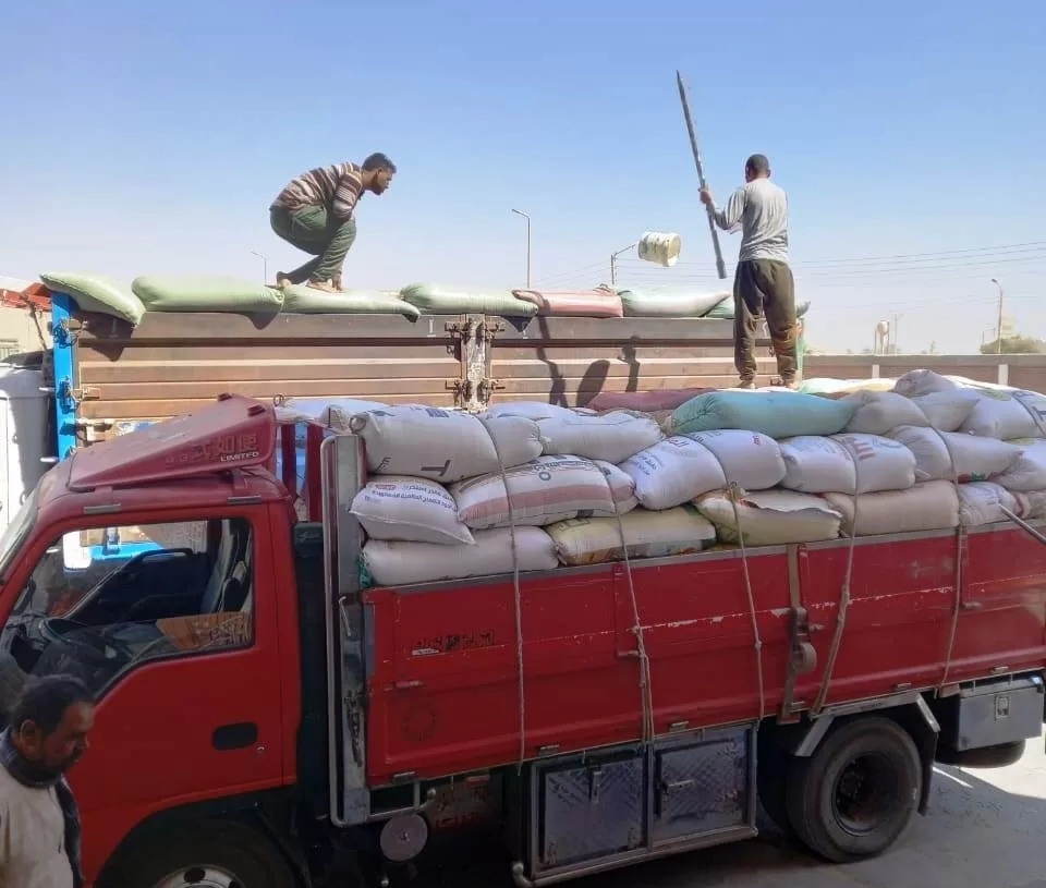 توريد 130 ألف طن قمح بسوهاج منذ بدء موسم التوريد بزيادة 20% عن العام الماضى وصرف مليار و783 مليون جنيه مستحقات للمزارعين 19 - جريدة المساء