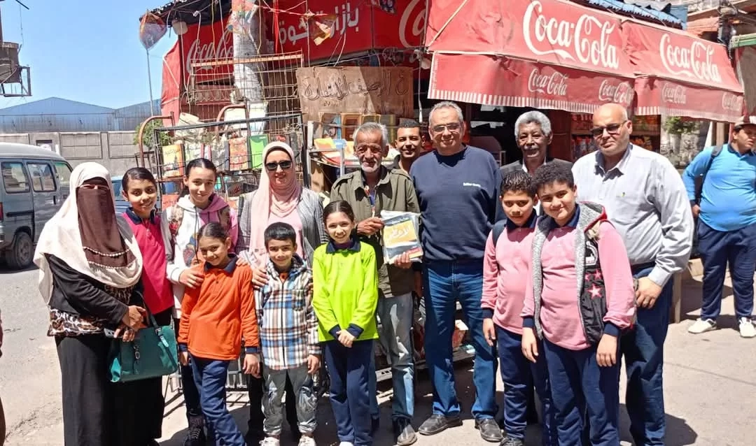 "مكتبة على الرصيف".. مبادرة شعبية في قلب الدخيلة تشعل شغف القراءة بدعم من حي العجمي 19 - جريدة المساء