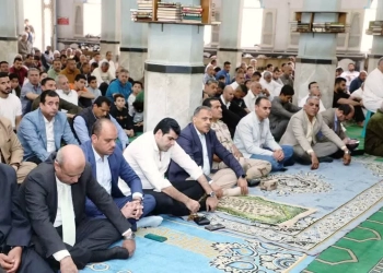 محافظ الشرقية يؤدي و يشارك أهالي مدينة بلبيس صلاة الجمعة بمسجد الكويتية 21 - جريدة المساء