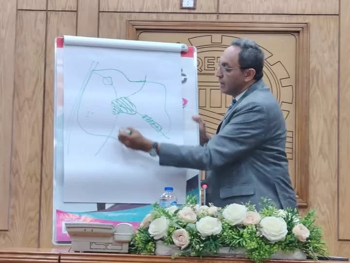 محافظ قنا يوجه رؤساء المدن بفتح قنوات التواصل المباشر مع المواطنين 19 - جريدة المساء