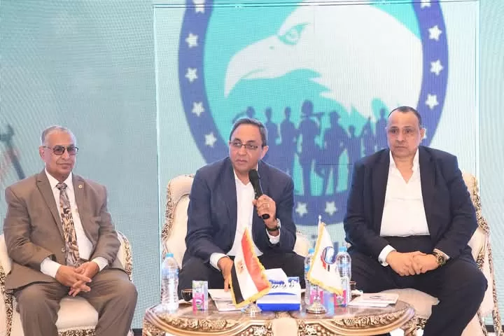 محافظ قنا يشارك في احتفالية مستقبل وطن بعيد العمال ويشيد بدورهم في مسيرة التنمية 21 - جريدة المساء