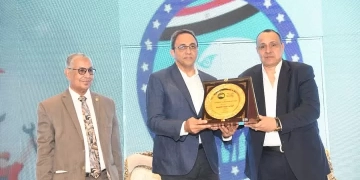 محافظ قنا يشارك في احتفالية مستقبل وطن بعيد العمال ويشيد بدورهم في مسيرة التنمية 1 - جريدة المساء