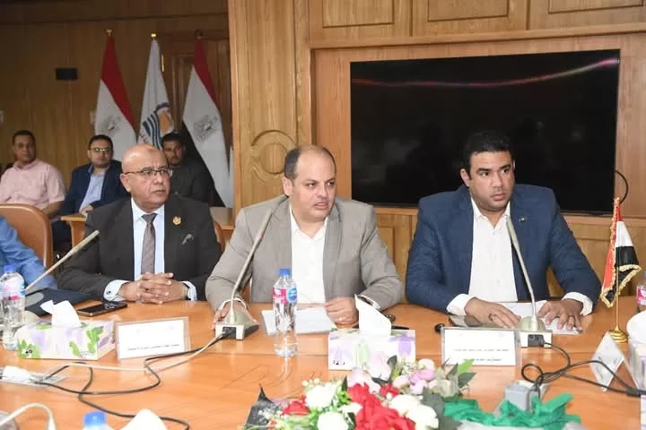 محافظ قنا يلتقي نواب البرلمان لبحث ملفات التنمية وتعزيز التعاون المشترك 17 - جريدة المساء