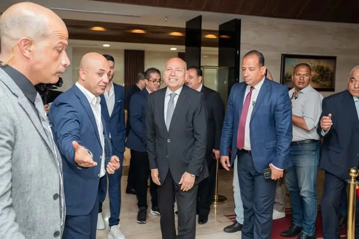 "الشعب الجمهوري" يكرم 26 أما مثالية و500 من خريجي مبادرة الذكاء الاصطناعي ويهدي 280 رحلة عمرة للفائزين في البرنامج الديني 25 - جريدة المساء