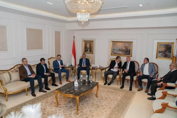 "الشعب الجمهوري" يكرم 26 أما مثالية و500 من خريجي مبادرة الذكاء الاصطناعي ويهدي 280 رحلة عمرة للفائزين في البرنامج الديني 33 - جريدة المساء