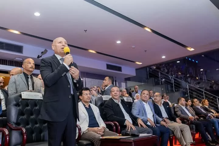 "الشعب الجمهوري" يكرم 26 أما مثالية و500 من خريجي مبادرة الذكاء الاصطناعي ويهدي 280 رحلة عمرة للفائزين في البرنامج الديني 45 - جريدة المساء