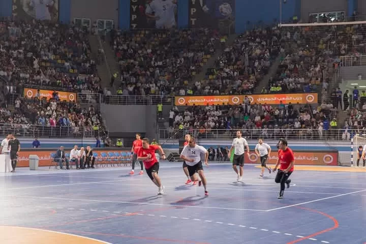 "الشعب الجمهوري" يكرم 26 أما مثالية و500 من خريجي مبادرة الذكاء الاصطناعي ويهدي 280 رحلة عمرة للفائزين في البرنامج الديني 59 - جريدة المساء