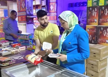 حملة حاسمة بالعجمي تقودها نور الهدى.. غلق محال وضبط أغذية فاسدة وسجائر مجهولة وتحصيل غرامات 29 - جريدة المساء