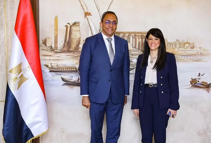 وزيرة التخطيط والتنمية الاقتصادية والتعاون الدولي تبحث مع محافظ قنا دعم جهود التنمية بالمحافظة 17 - جريدة المساء