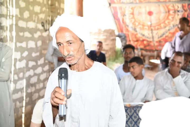 محافظ قنا ومساعد وزير التنمية المحلية ووفد البنك الدولي يتفقدون تكتل النباتات الطبية والعطرية بقفط 31 - جريدة المساء