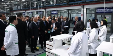 رئيس الوزراء يشهد فعاليات افتتاح المصنع الجديد لـ "سوميتومو" العالمية لإنتاج الضفائر الكهربائية للسيارات بالعاشر من رمضان 1 - جريدة المساء