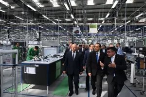 رئيس الوزراء يشهد فعاليات افتتاح المصنع الجديد لـ "سوميتومو" العالمية لإنتاج الضفائر الكهربائية للسيارات بالعاشر من رمضان 26 - جريدة المساء