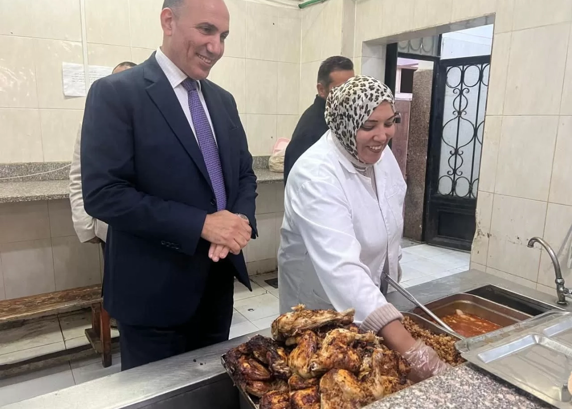 في قلب المدن الجامعية: نائب رئيس جامعة الزقازيق يتناول الغداء مع الطلاب ويستمع لمطالبهم 19 - جريدة المساء