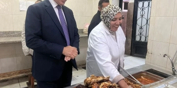 في قلب المدن الجامعية: نائب رئيس جامعة الزقازيق يتناول الغداء مع الطلاب ويستمع لمطالبهم 1 - جريدة المساء