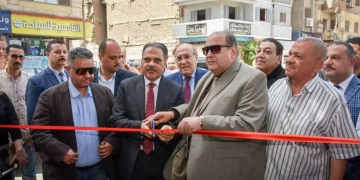 بتخفيضات تصل إلى 30٪.. محافظ الشرقية يفتتح معرض بيع السلع والمواد الغذائية بأسعار مخفضة بميدان التحرير بالزقازيق 1 - جريدة المساء