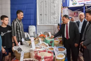 بتخفيضات تصل إلى 30٪.. محافظ الشرقية يفتتح معرض بيع السلع والمواد الغذائية بأسعار مخفضة بميدان التحرير بالزقازيق 25 - جريدة المساء