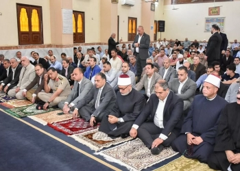 في رحاب العشر الأوائل.. مفتي الجمهورية ومحافظ الشرقية يؤدّيان الجمعة بقرية أم الزين ويشاركان في تكريم حفظة القرآن الكريم 35 - جريدة المساء