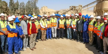 وزير قطاع الأعمال العام يهنئ العاملين بالمصانع والشركات التابعة للوزارة بمناسبة عيد العمال 1 - جريدة المساء