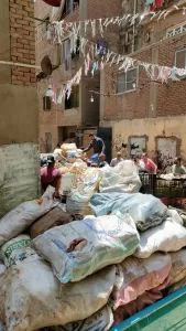 ألبان أطفال وكاتشب ومستحضرات تجميل.. محافظة الجيزة تضبط ١١ طنًا أدوية ومكملات غذائية وسلعا منتهية الصلاحية داخل مخزن في إمبابة 33 - جريدة المساء