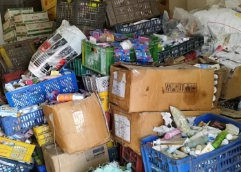 ألبان أطفال وكاتشب ومستحضرات تجميل.. محافظة الجيزة تضبط ١١ طنًا أدوية ومكملات غذائية وسلعا منتهية الصلاحية داخل مخزن في إمبابة 16 - جريدة المساء ألبان أطفال وكاتشب ومستحضرات تجميل.. محافظة الجيزة تضبط ١١ طنًا أدوية ومكملات غذائية وسلعا منتهية الصلاحية داخل مخزن في إمبابة 15 - جريدة المساء