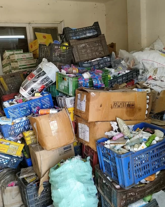 ألبان أطفال وكاتشب ومستحضرات تجميل.. محافظة الجيزة تضبط ١١ طنًا أدوية ومكملات غذائية وسلعا منتهية الصلاحية داخل مخزن في إمبابة 17 - جريدة المساء