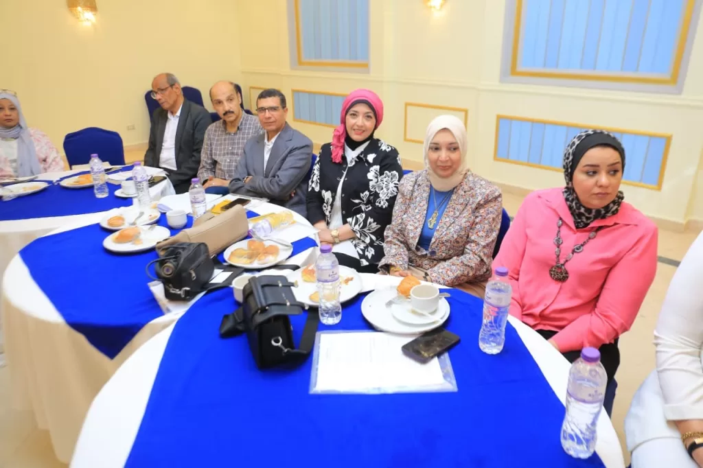 مائدة حوارية بمحافظة المنيا تنادي بقانون أحوال شخصية أكثر عدالة للأسرة المصرية 29 - جريدة المساء