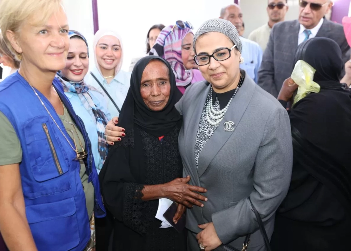 أمل عمار ومحافظ أسوان ورئيسة بعثة الاتحاد الأوروبي يتفقدون نموذج المحاكاة البنكي «تحويشة في بنك» بأسوان 15 - جريدة المساء