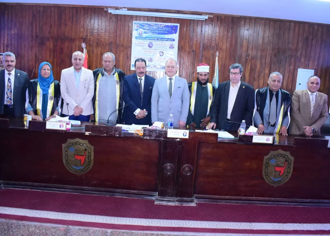 رئيس جامعة سوهاج يشهد مناقشة ماجستير بكلية الآداب حول الأساليب الطلبية في شعر فولاذ الأنور 19 - جريدة المساء