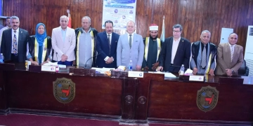 رئيس جامعة سوهاج يشهد مناقشة ماجستير بكلية الآداب حول الأساليب الطلبية في شعر فولاذ الأنور 1 - جريدة المساء