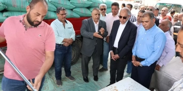 محافظ المنيا يتابع انتظام توريد القمح.. ويؤكد تفعيل تيسيرات الحكومة للموردين 2 - جريدة المساء محافظ المنيا يتابع انتظام توريد القمح.. ويؤكد تفعيل تيسيرات الحكومة للموردين 1 - جريدة المساء