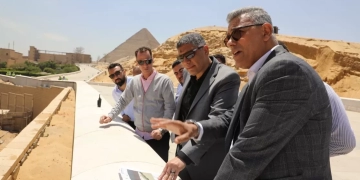 استعدادا لافتتاح المتحف الكبير.. محافظ الجيزة يتابع أعمال التطوير الجارية بطريق مصر إسكندرية الصحراوى (صور) 2 - جريدة المساء استعدادا لافتتاح المتحف الكبير.. محافظ الجيزة يتابع أعمال التطوير الجارية بطريق مصر إسكندرية الصحراوى (صور) 1 - جريدة المساء