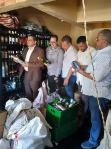 محافظة الجيزة تضبط 7000 زجاجة مشروبات كحولية داخل منشأة غير مرخصة في الشيخ زايد 27 - جريدة المساء