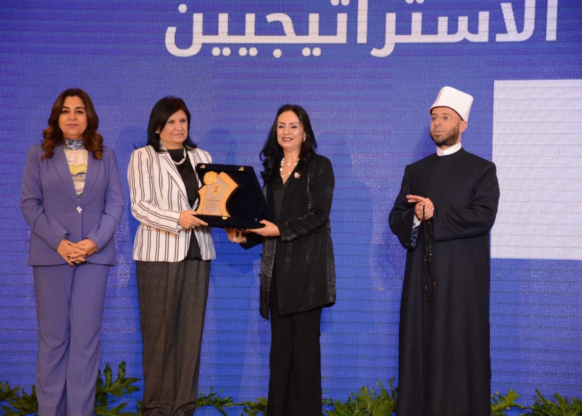 خلال حفل تكريم المؤسسات الأهلية الفائزة في مسابقة " أهل الخير 2025" .. د.مايا مرسي تكرم قومي المرأة 17 - جريدة المساء