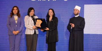 خلال حفل تكريم المؤسسات الأهلية الفائزة في مسابقة " أهل الخير 2025" .. د.مايا مرسي تكرم قومي المرأة 1 - جريدة المساء