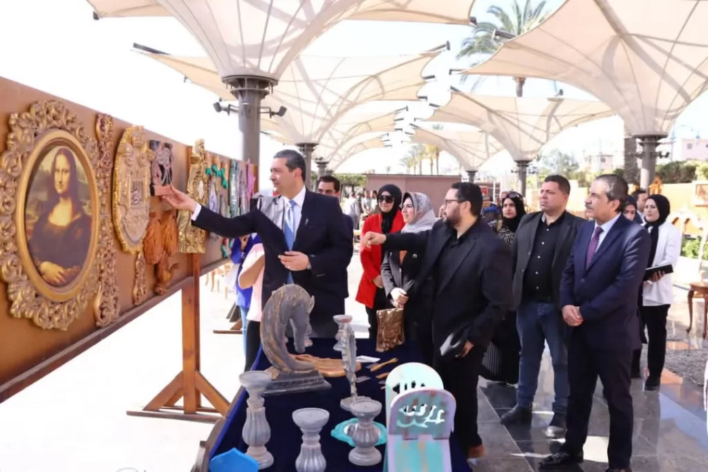 محافظ دمياط يعلن عن خطة لإحياء فنون النحت على الخشب في معرض "فن الأويما" 27 - جريدة المساء