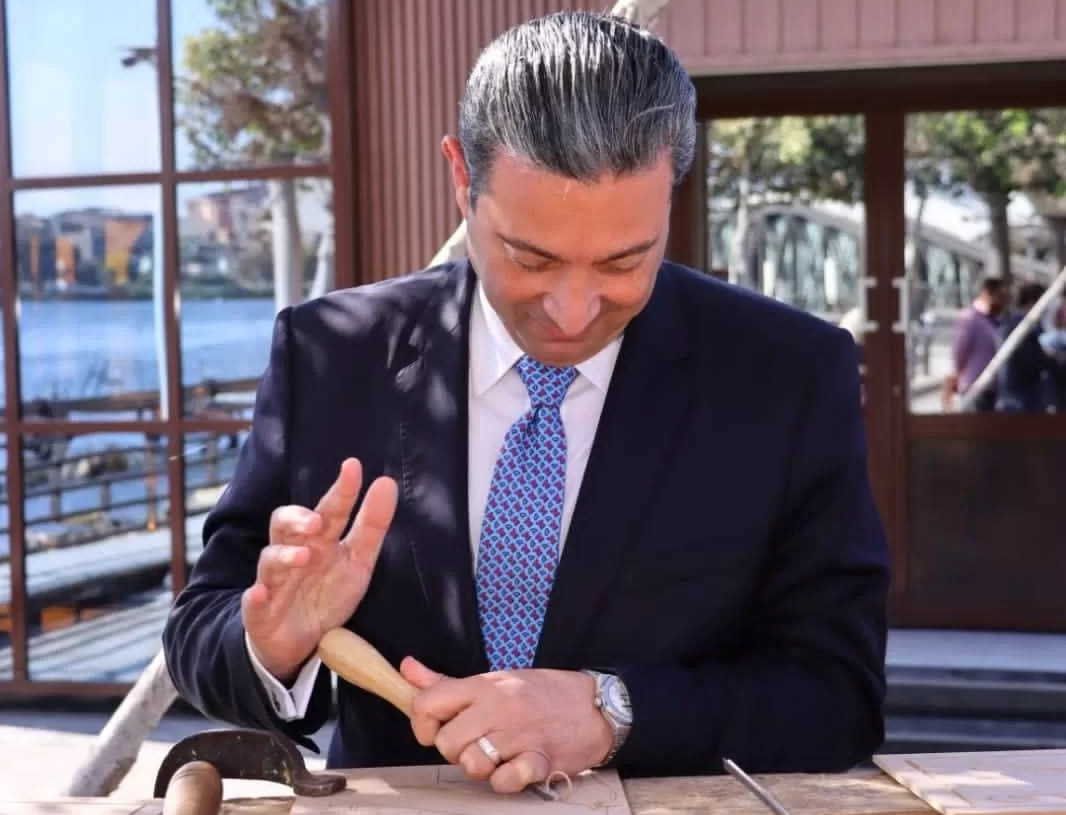 محافظ دمياط يعلن عن خطة لإحياء فنون النحت على الخشب في معرض "فن الأويما" 17 - جريدة المساء