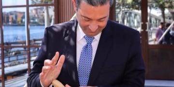 محافظ دمياط يعلن عن خطة لإحياء فنون النحت على الخشب في معرض "فن الأويما" 1 - جريدة المساء