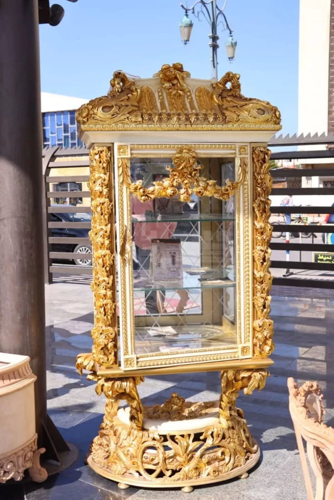 محافظ دمياط يعلن عن خطة لإحياء فنون النحت على الخشب في معرض "فن الأويما" 19 - جريدة المساء