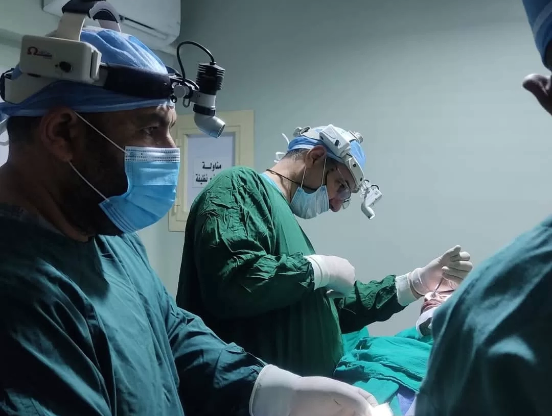 إجراء جراحة دقيقة لمريض يعاني من إنسداد أنفي بمستشفى الزاوية العام بالمجان  .. والجزار  يشيد بالكفاءات والكوادر الطبية بمستشفيات القاهرة 17 - جريدة المساء