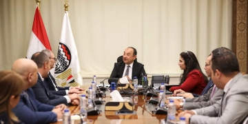 وزير قطاع الأعمال العام يبحث مع مجموعة شاهينلر القابضة التركية فرص التعاون والاستثمار 1 - جريدة المساء