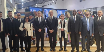 وزير الاتصالات يبحث مع مسؤولى شركات يابانية الاستثمار فى مجال تصميم وصناعة الإلكترونيات وأشباه الموصلات 1 - جريدة المساء